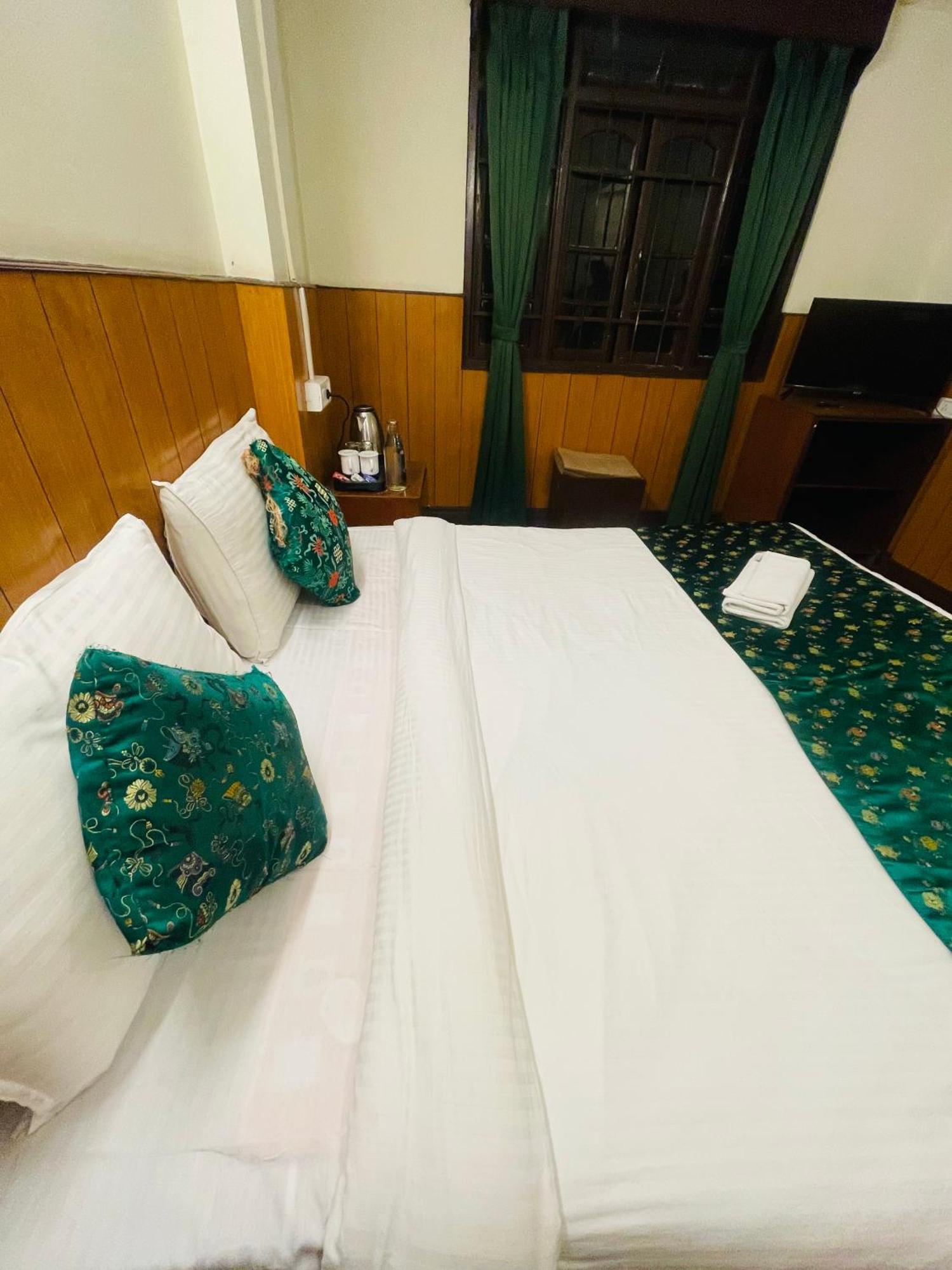 Hotel Palm Street Near Taj Agra  Eksteriør billede