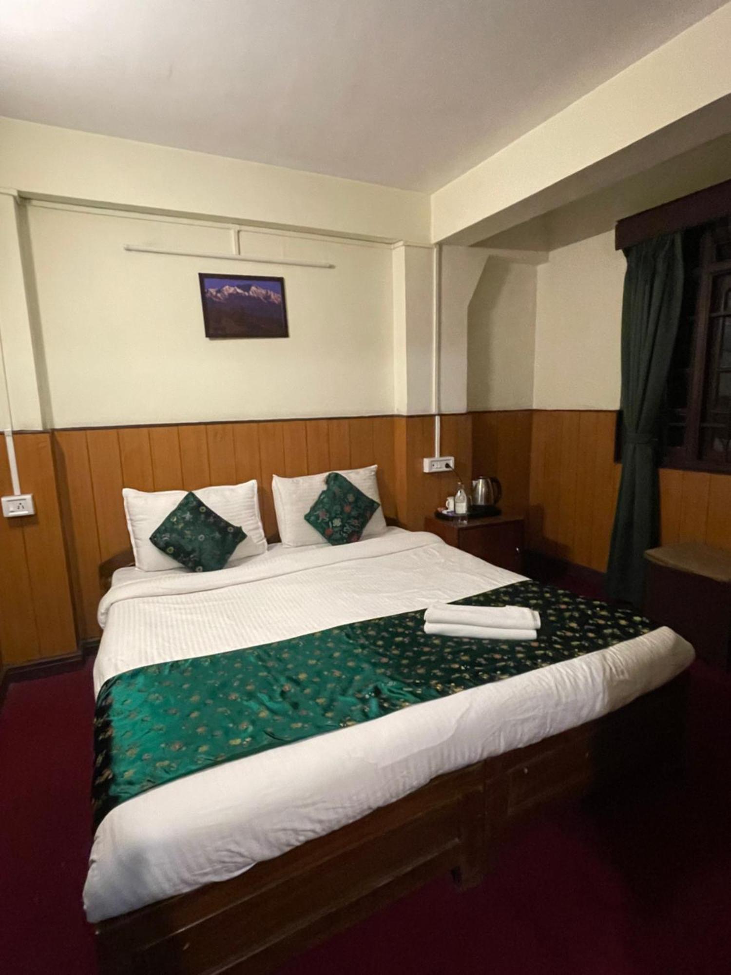 Hotel Palm Street Near Taj Agra  Eksteriør billede